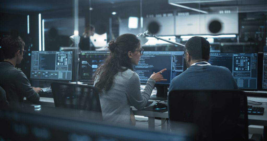 analitycy SOC – monitoring zagrożeń cybernetycznych